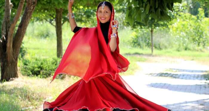 Harmonie corporelle et tradition culturelle : plongée dans l’élégance de la danse indienne